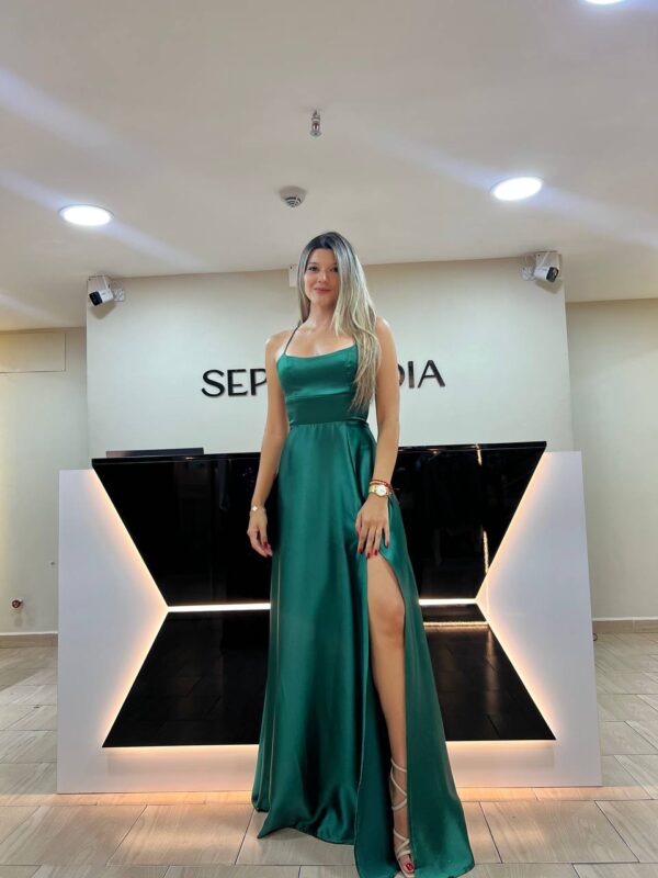 Vestido Hermoso de seda Largo con ajuste en la espalda y tirantes