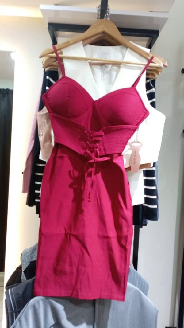 Vestido tipo corset sin mangas con amarre frontal - Imagen 4