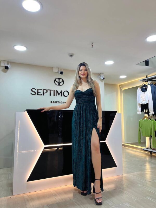 Vestido de largo Straple corte corazon con apertura en la pierna