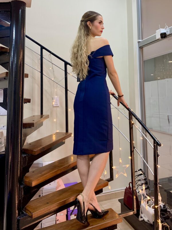 Vestido midi manga corta off-shoulder - Imagen 2