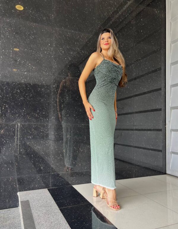 Maxi vestido con perlas y tiras con degradado