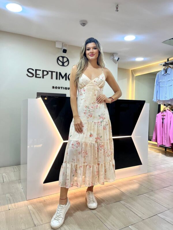 Vestido casul de tirantes corte corazon largo