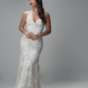 Vestido largo con copa bordado de flores en canutillo, amarre en la espalda