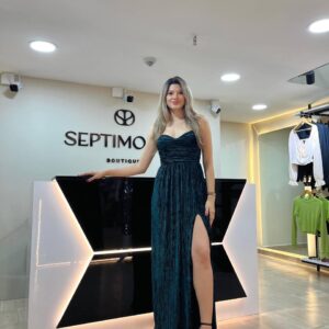 Vestido de largo Straple corte corazon con apertura en la pierna