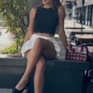 Top corto sin costuras con tachuelas