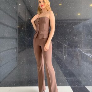 Set Top Strapless con Botones y Pantalón Bota Acampanado