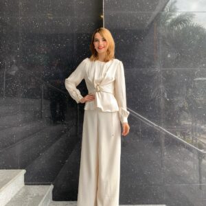 BLUSA DE SEDA CON CORREA Y HEBILLA  ABSTRACTA