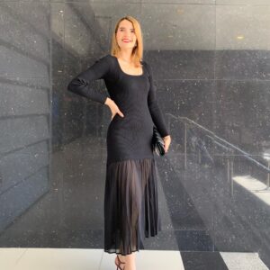 Vestido midi casual con transparencia en la parte de abajo