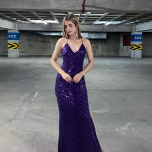 Vestido largo de lentejuelas y canutillo con tiras en la espalda