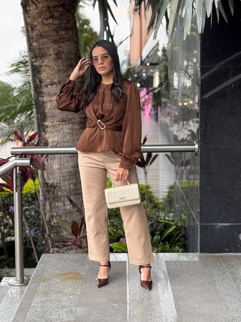 PANTALON CON CORREA GOLD ROSE RECTO CON PINZAS