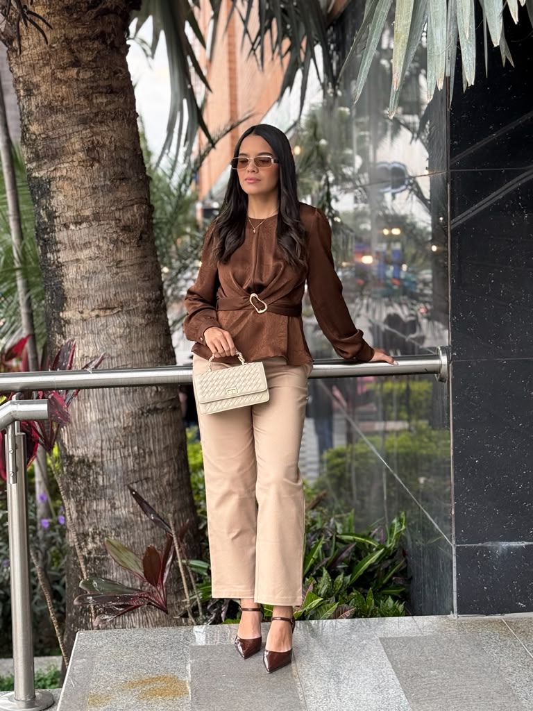 PANTALON CON CORREA GOLD ROSE RECTO CON PINZAS - Imagen 2