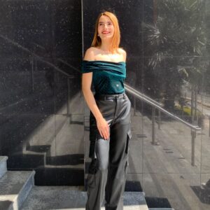 Pantalon de cuerina con bolsillo a los lados