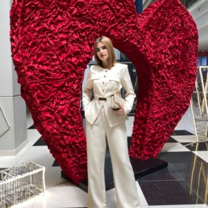 Conjunto CHAQUETA ESTRUCTURADA con cinturón y pantalón
