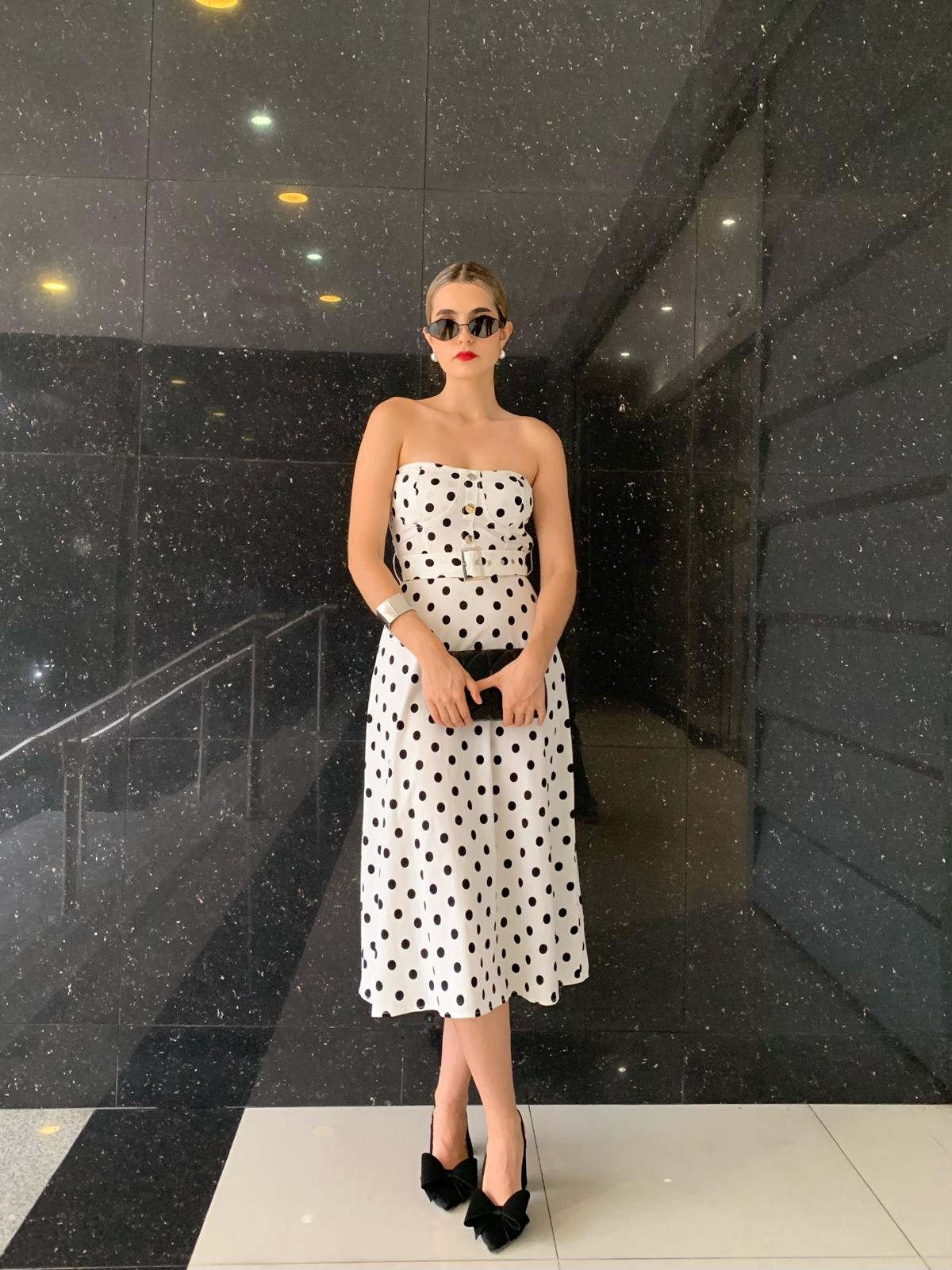 Vestido midi con cinturon sin mangas