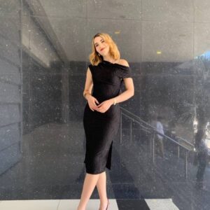 Vestido midi desbalanceado manga larga tejido