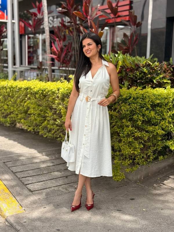 Vestido midi sin mangas con cuello camisero y detalle de cinturón
